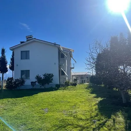 بيت للعطل Sunny Garden Lezhë